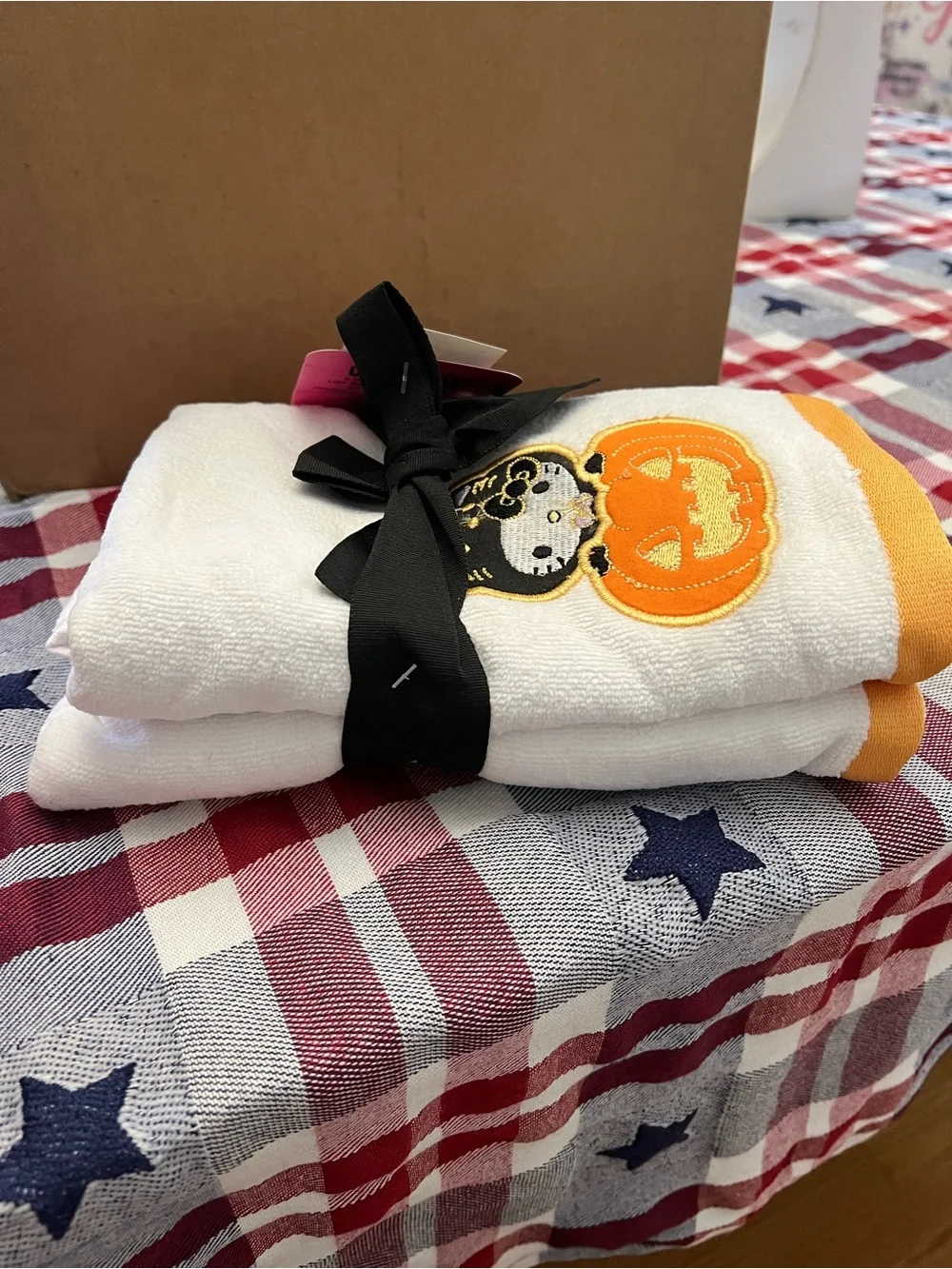 Hello Kitty White & Orange Pumpkin Embroidered Towel 2-Pack